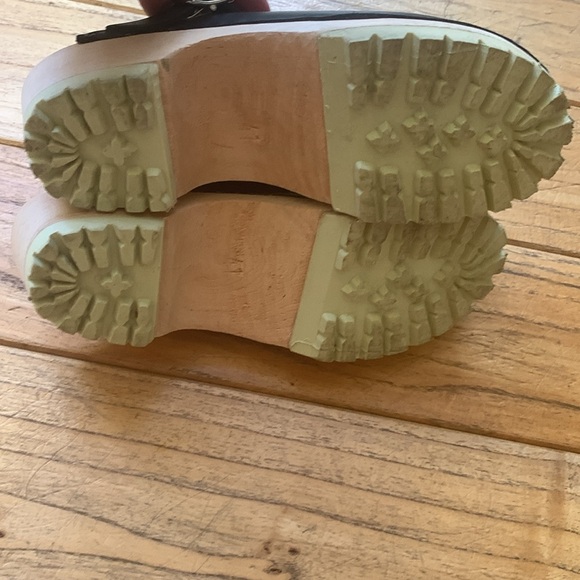 Lotta from Stockholm - Black Leather Tractor-Sole Clogs - size 9.5 US/ 41 EU - Picture 5 of 6